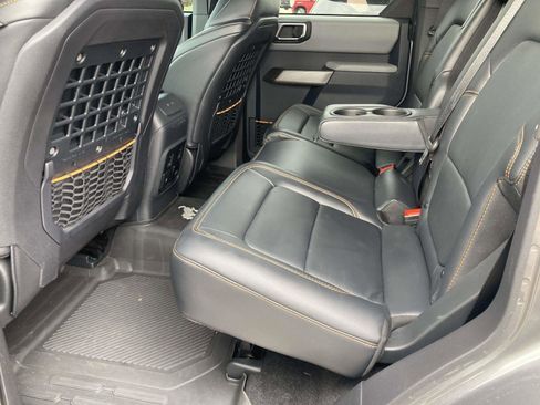 Used 2023 Ford Bronco Badlands image 16