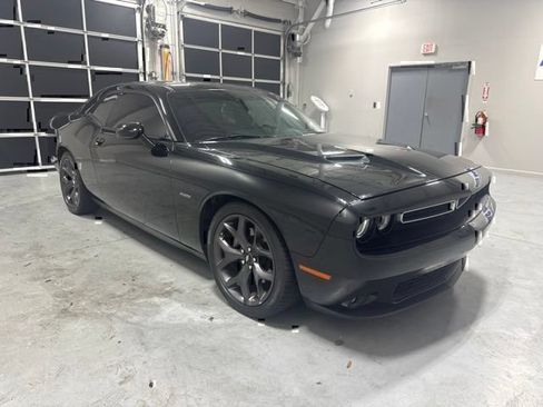 Used 2017 Dodge Challenger R/T RWD image 3