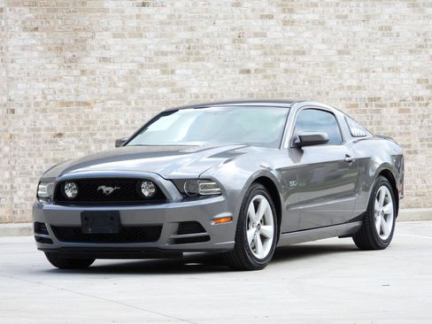 Used 2014 Ford Mustang GT RWD image 26