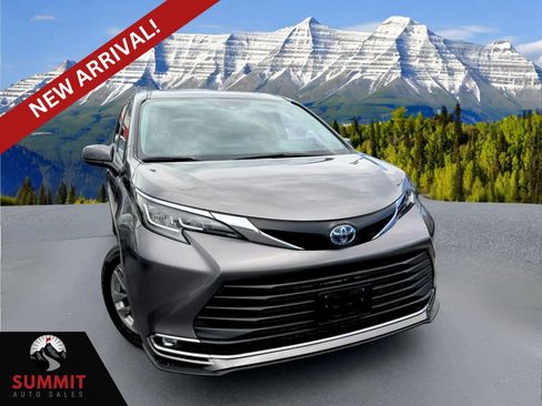 Used 2023 Toyota Sienna XLE AWD/4WD image 1