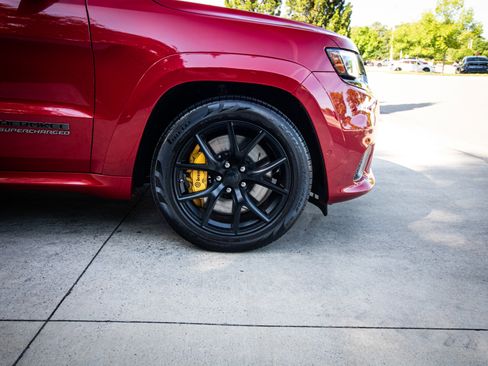 Used 2018 Jeep Grand Cherokee Trackhawk AWD/4WD image 13