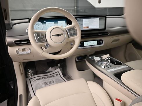 Used 2024 Genesis GV60 RWD image 10