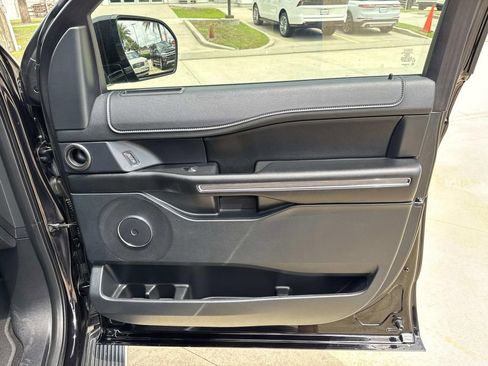 Used 2019 Ford Expedition XLT w/ Equipment Group 202A RWD image 17