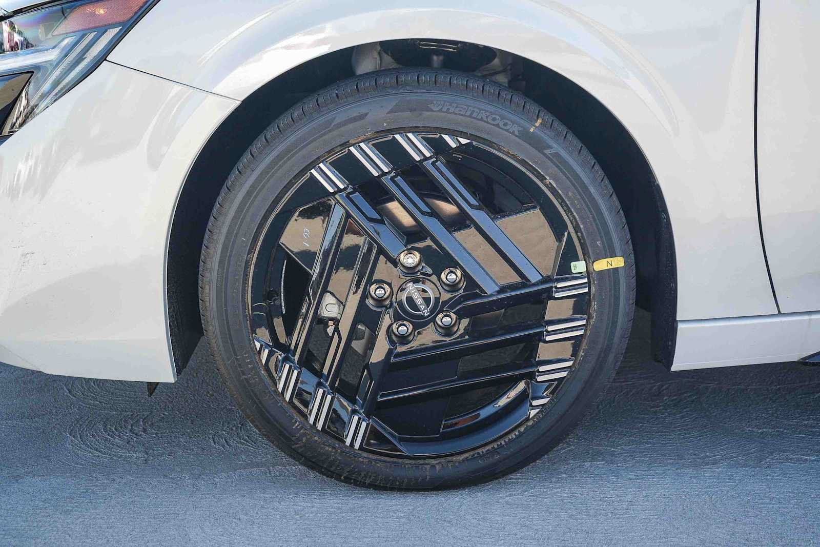 New 2027 Nissan Sentra SR w/ Floor Mat Package FWD image 11