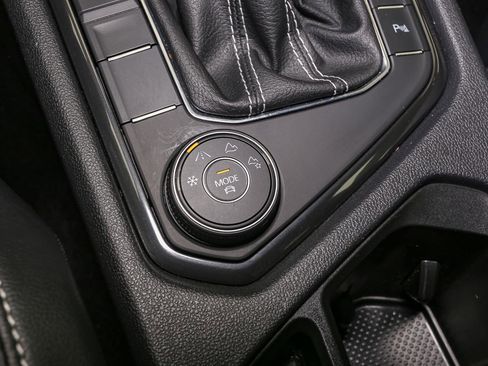 Certified 2024 Volkswagen Tiguan SE R-Line AWD/4WD image 40