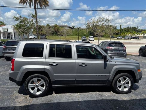 Used 2015 Jeep Patriot Latitude FWD image 6