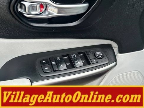 Used 2021 Jeep Cherokee Latitude Lux FWD image 12
