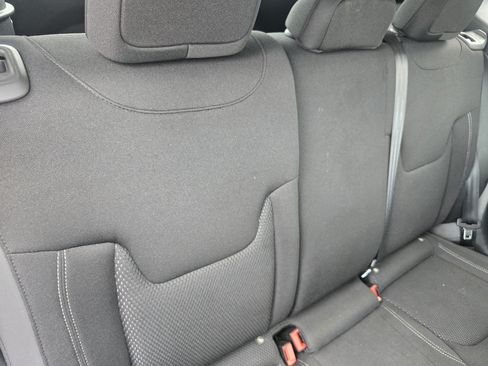 Used 2023 Jeep Renegade Latitude w/ Premium Group AWD/4WD image 20
