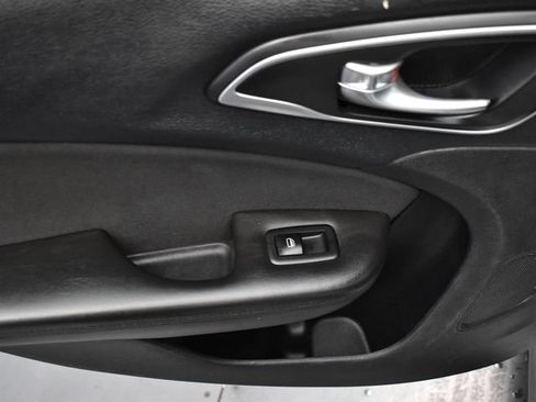 Used 2016 Chrysler 200 Limited FWD image 19