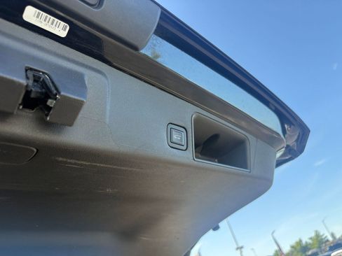 Used 2024 GMC Terrain SLT AWD/4WD image 24