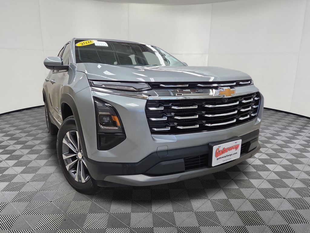 Used 2026 Chevrolet Equinox LT AWD/4WD image 2