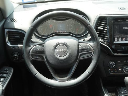 Used 2019 Jeep Cherokee Limited FWD image 16