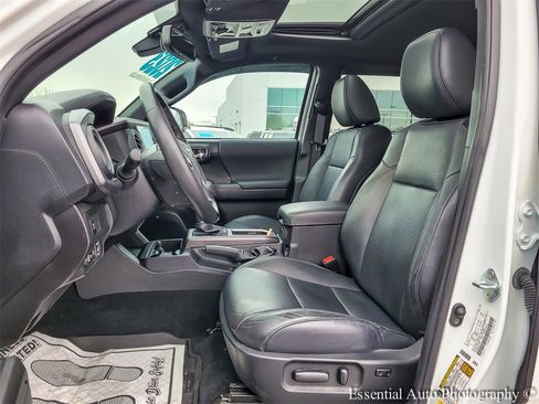 Used 2023 Toyota Tacoma TRD Off-Road w/ TRD Premium Off Road Package image 8