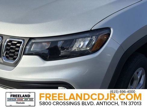 New 2026 Jeep Compass Latitude image 9