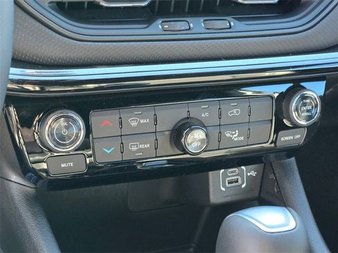 New 2026 Jeep Compass Latitude image 14