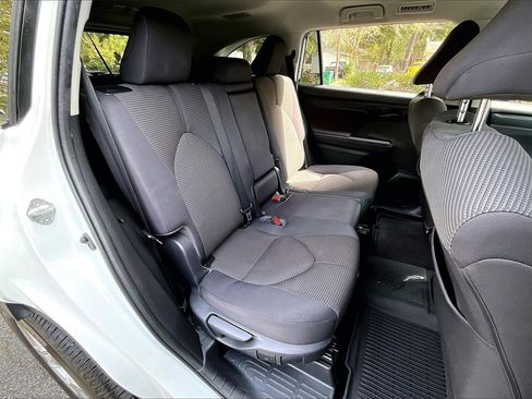 Used 2022 Toyota Highlander L image 22