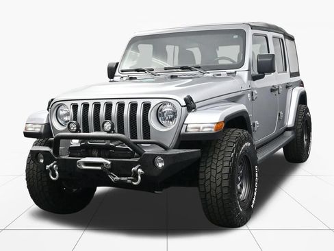 Used 2020 Jeep Wrangler Unlimited Sahara AWD/4WD image 9