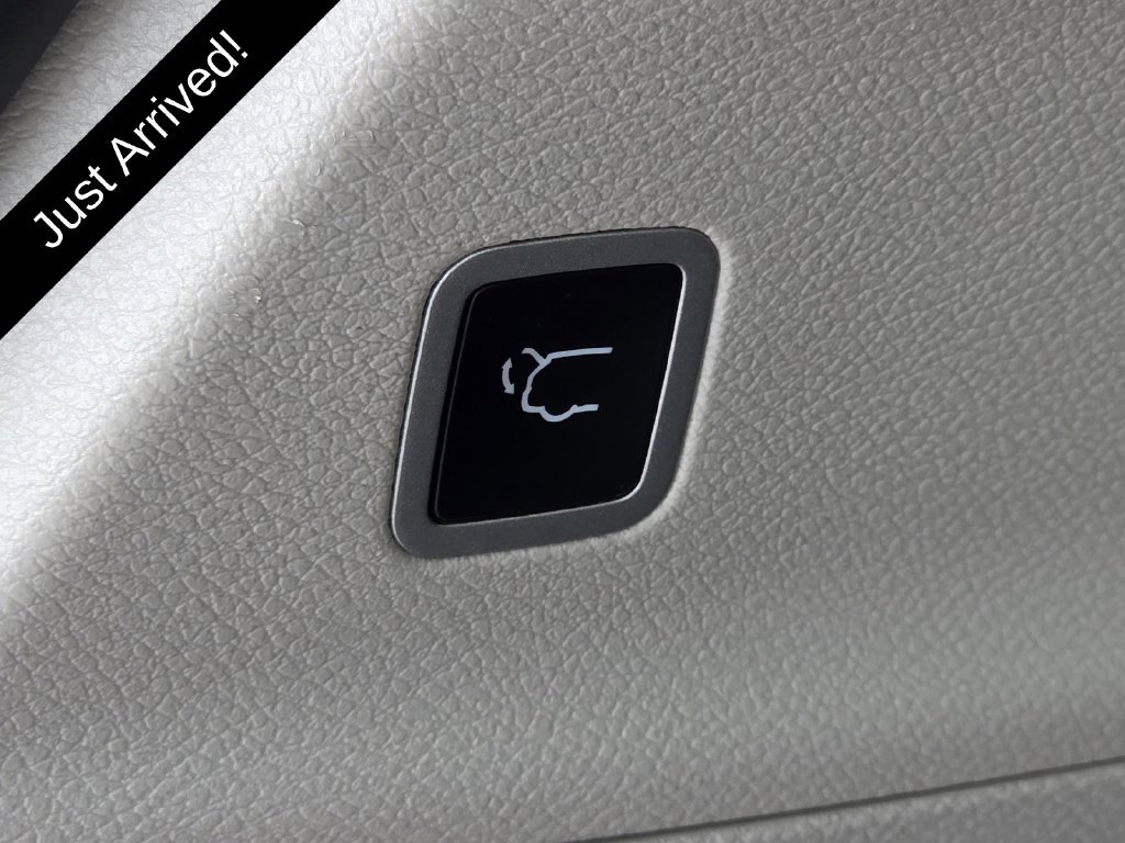 Certified 2024 Chrysler Pacifica Touring-L FWD image 13