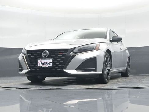 Used 2023 Nissan Altima 2.5 SR FWD image 44