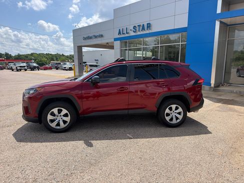 Used 2020 Toyota RAV4 LE FWD image 11