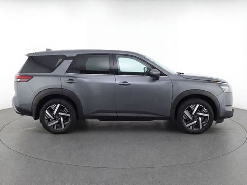 Used 2025 Nissan Kicks SV image 11