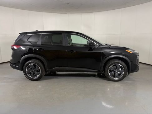 Used 2024 Nissan Rogue SV FWD image 9