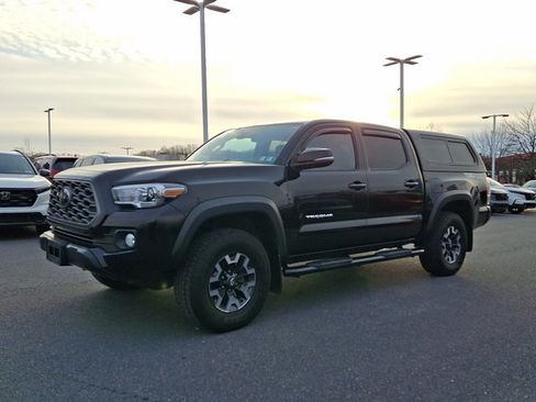 Used 2023 Toyota Tacoma TRD Off-Road image 3