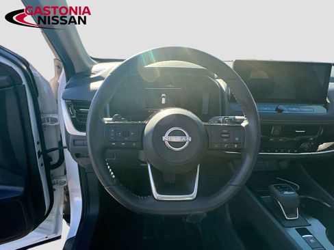 Used 2024 Nissan Rogue SL w/ SL Premium Package image 14