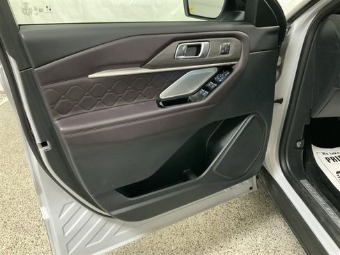 Used 2025 Ford Explorer Platinum w/ LUX Leather Package AWD/4WD image 16