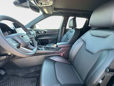 New 2025 Jeep Compass Latitude w/ Sun & Sound Group image 23