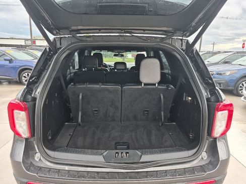 Used 2020 Ford Explorer XLT w/ Equipment Group 202A AWD/4WD image 10