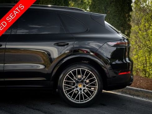 Used 2023 Porsche Cayenne Platinum Edition AWD/4WD image 11