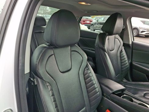 Used 2024 Hyundai Elantra Limited image 13