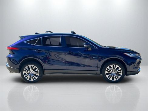 Used 2022 Toyota Venza Limited image 4