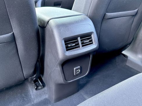 Used 2021 Chevrolet Equinox LT image 26