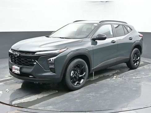 New 2026 Chevrolet Trax LT w/ Driver Confidence Package FWD image 5