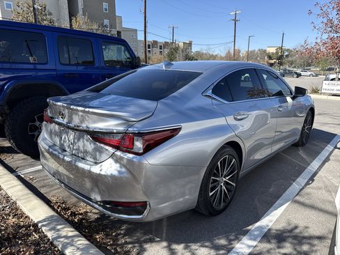 Used 2023 Lexus ES 300h ES 300h image 3