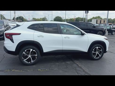 Certified 2024 Chevrolet Trax RS w/ Driver Confidence Package FWD image 9