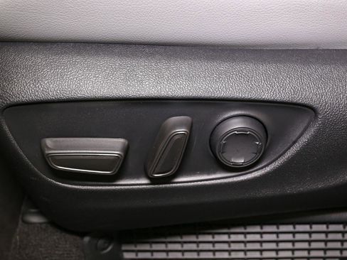 Used 2025 Toyota Sienna XLE image 46