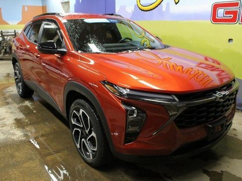 Certified 2024 Chevrolet Trax RS w/ Driver Confidence Package image 3