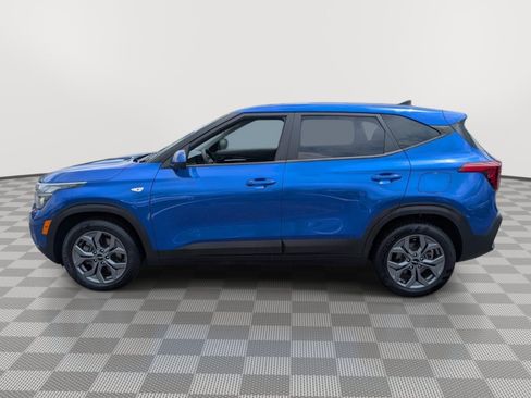 Used 2024 Kia Seltos LX AWD/4WD image 2
