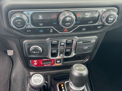 Used 2023 Jeep Wrangler Unlimited Rubicon 4xe AWD/4WD image 29