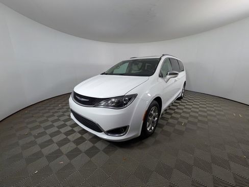 Used 2019 Chrysler Pacifica Limited image 31