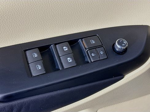 Used 2016 Toyota Highlander XLE AWD/4WD image 15
