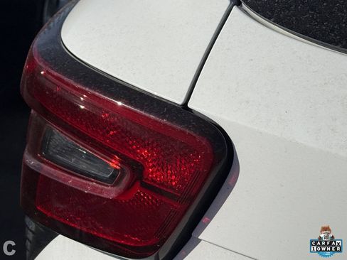 Used 2024 Chevrolet Trax RS w/ Sunroof Package FWD image 13
