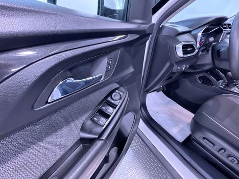Used 2022 Chevrolet TrailBlazer LT FWD image 12