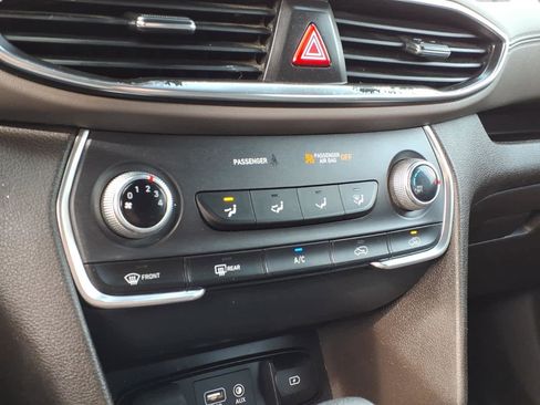 Used 2019 Hyundai Santa Fe SE image 18