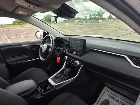 Used 2019 Toyota RAV4 LE w/ Carpet Mat Package AWD/4WD image 33