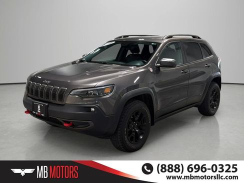 Used 2019 Jeep Cherokee Trailhawk AWD/4WD image 1