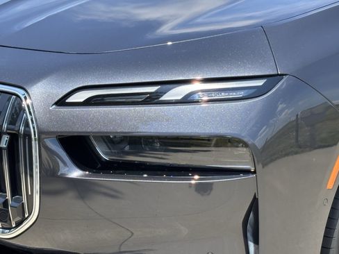 Used 2023 BMW i7 xDrive60 AWD/4WD image 6